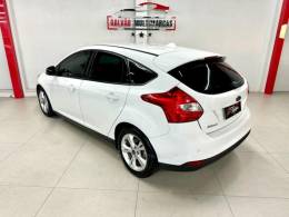 FORD - FOCUS - 2015/2015 - Branca - R$ 53.900,00