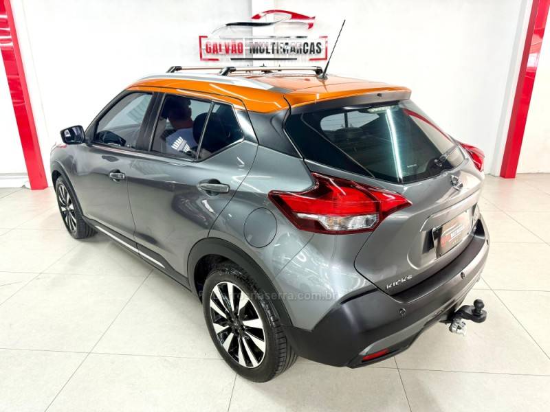 NISSAN - KICKS - 2017/2017 - Cinza - R$ 81.900,00