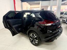 NISSAN - KICKS - 2022/2022 - Preta - R$ 109.900,00