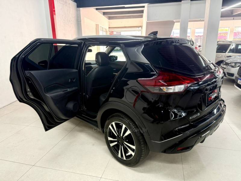 NISSAN - KICKS - 2022/2022 - Preta - R$ 109.900,00