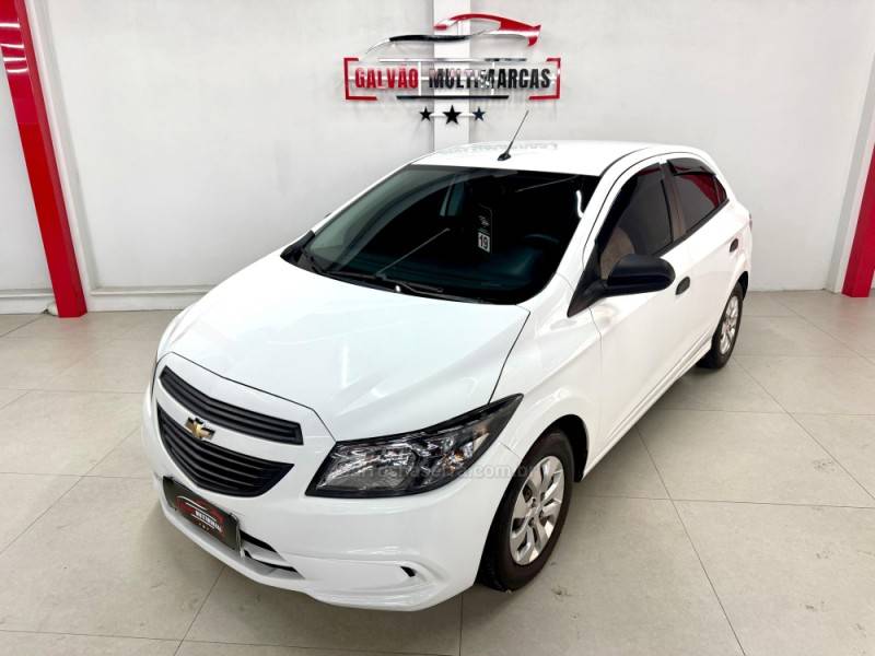CHEVROLET - ONIX - 2019/2019 - Branca - R$ 54.900,00