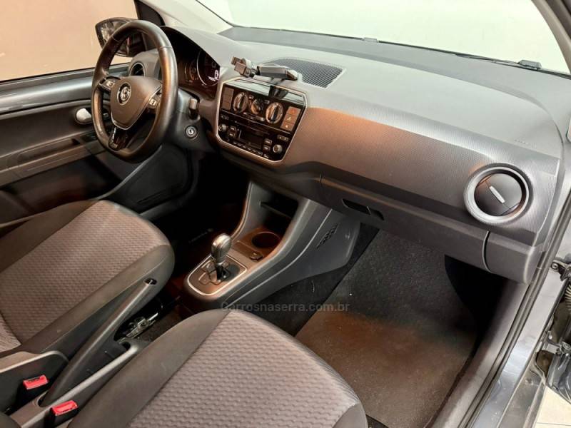 VOLKSWAGEN - UP - 2018/2018 - Cinza - R$ 49.900,00