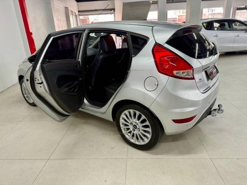 FORD - FIESTA - 2014/2014 - Prata - R$ 45.900,00