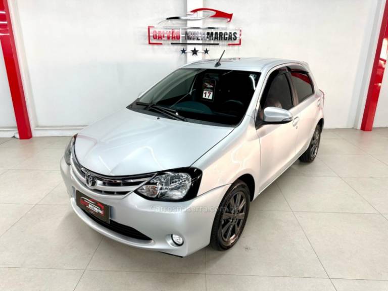 TOYOTA - ETIOS - 2017/2017 - Prata - R$ 63.900,00