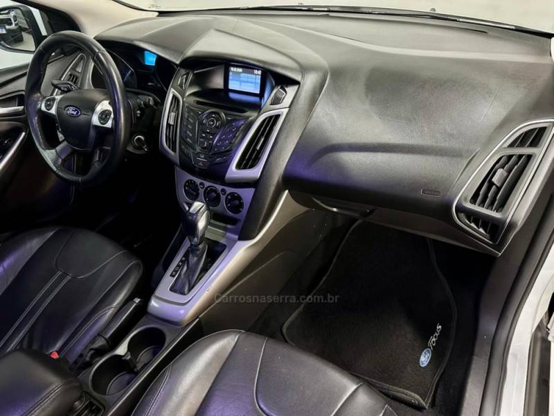 FORD - FOCUS - 2015/2015 - Branca - R$ 53.900,00