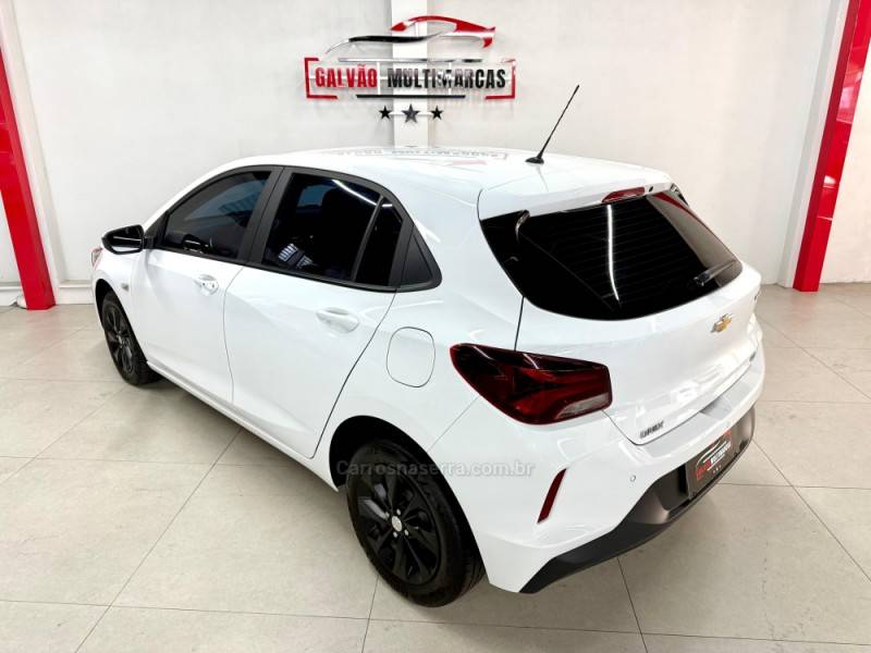 CHEVROLET - ONIX - 2022/2022 - Branca - R$ 71.900,00