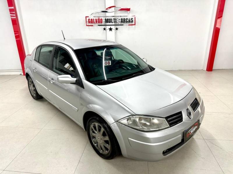 RENAULT - MÉGANE - 2008/2008 - Prata - R$ 23.900,00
