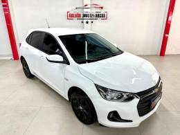 CHEVROLET - ONIX - 2022/2022 - Branca - R$ 71.900,00