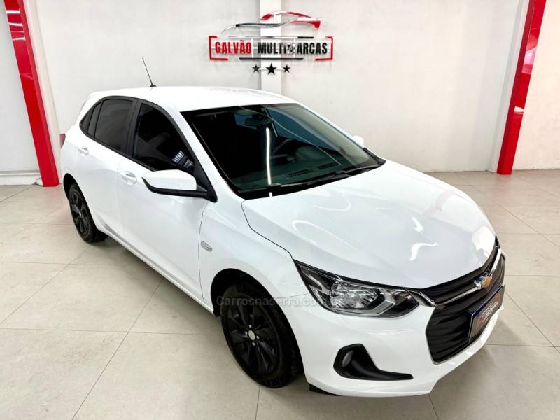 CHEVROLET - ONIX - 2022/2022 - Branca - R$ 71.900,00