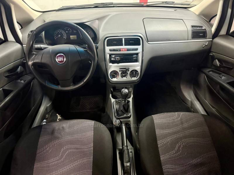 FIAT - PUNTO - 2010/2010 - Branca - R$ 37.900,00