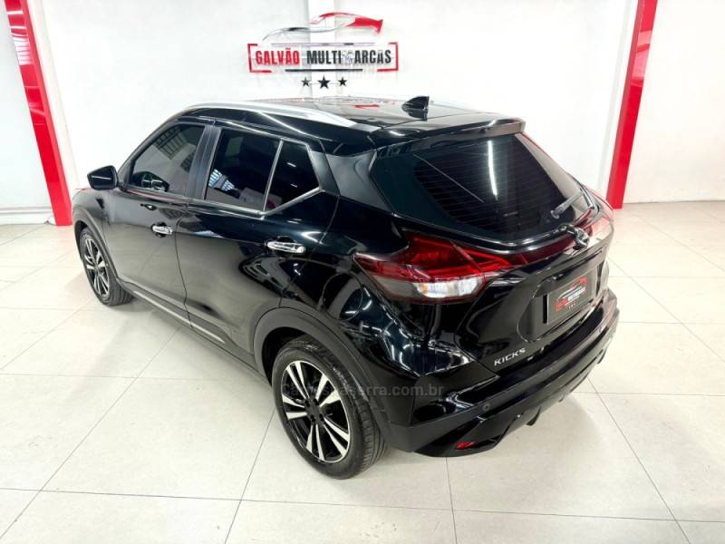 NISSAN - KICKS - 2022/2022 - Preta - R$ 109.900,00
