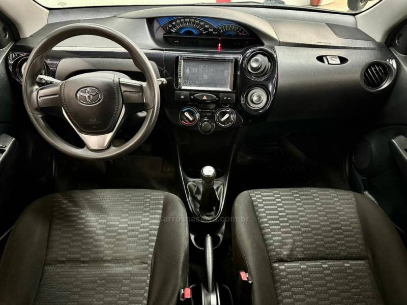 TOYOTA - ETIOS - 2016/2016 - Prata - Sob Consulta