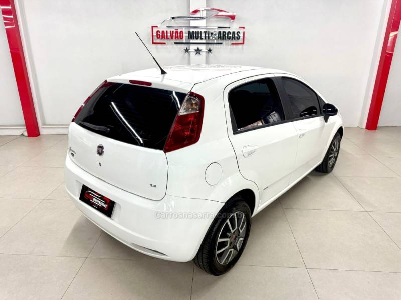 FIAT - PUNTO - 2010/2010 - Branca - R$ 37.900,00