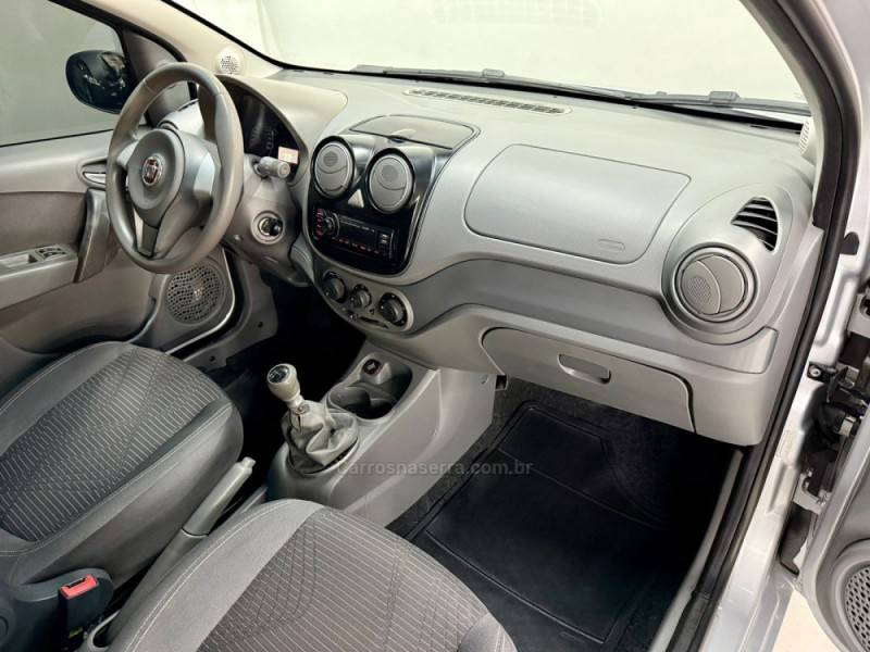 FIAT - PALIO - 2013/2013 - Prata - R$ 37.900,00