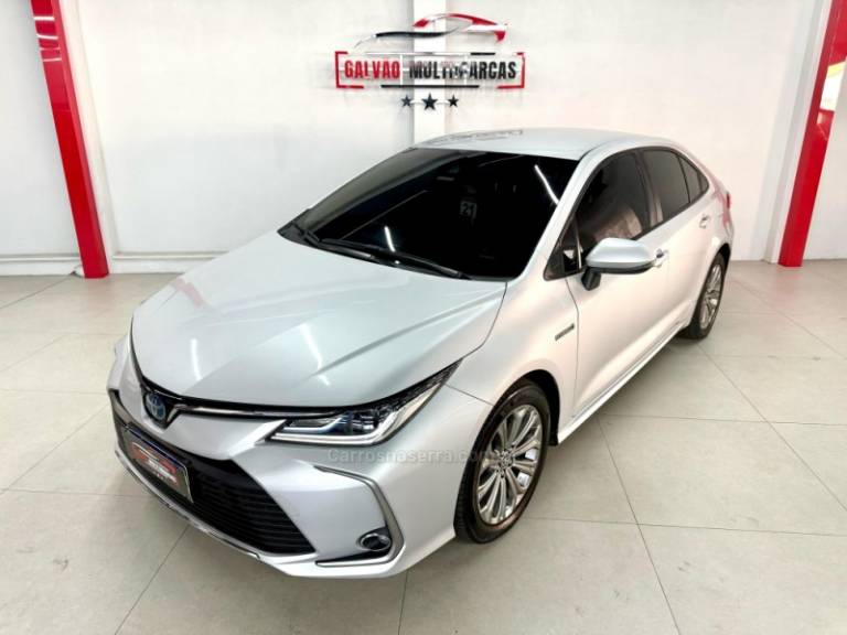 TOYOTA - COROLLA - 2021/2021 - Prata - R$ 137.900,00