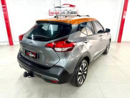 NISSAN - KICKS - 2017/2017 - Cinza - R$ 81.900,00