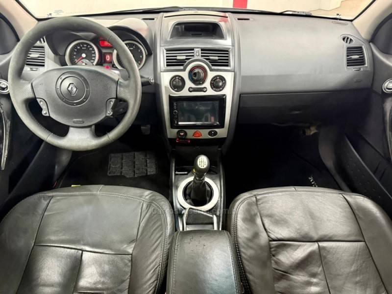 RENAULT - MÉGANE - 2008/2008 - Prata - R$ 23.900,00