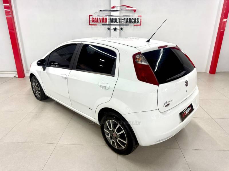 FIAT - PUNTO - 2010/2010 - Branca - R$ 37.900,00