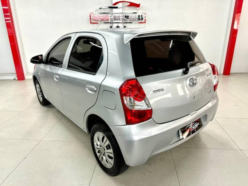 TOYOTA - ETIOS - 2016/2016 - Prata - Sob Consulta