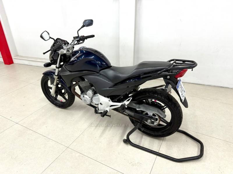 HONDA - CB 300R - 2010/2010 - Preta - R$ 12.900,00